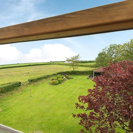 Kidwelly Farmhouse B&B Exterior photo