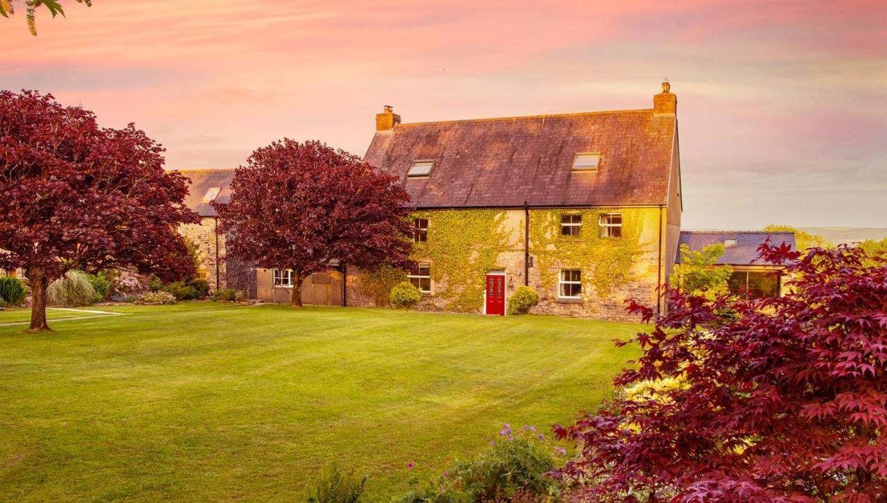 Kidwelly Farmhouse B&B Exterior photo